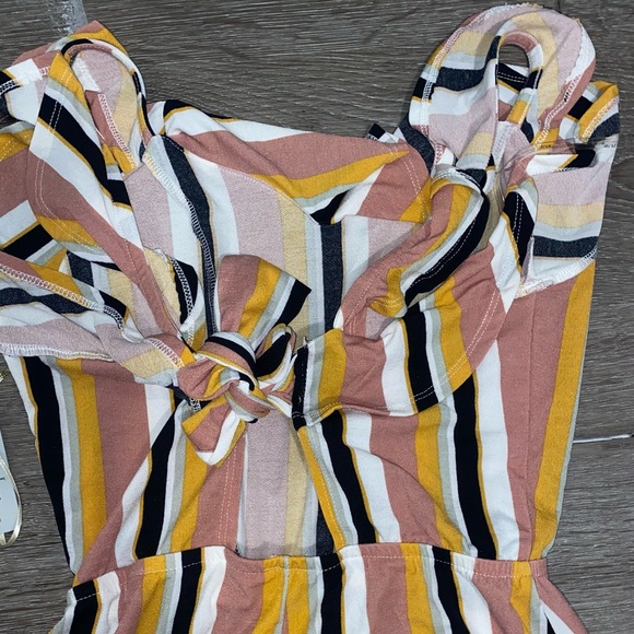 Short Backless romper - Picture 4 of 7